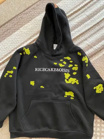 RICECAKE&OISIS 블랙 후드티
