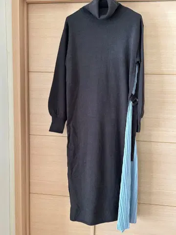 Ketty 롱 원피스 사이드 플리츠 절개 터틀넥