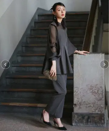 새상품급 슬릿 슬리브 페플럼 상의 & 테이퍼드 팬츠 셋업