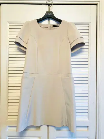 FOXEY 베이지 반팔 무릎 기장 원피스 40 M