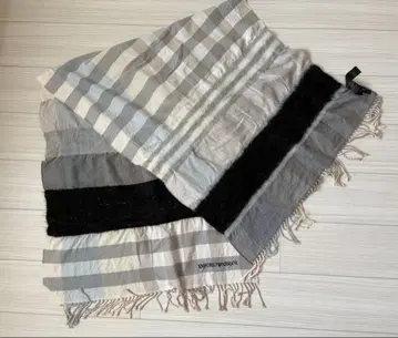 EMPORIO ARMANI 그레이 계열 머플러