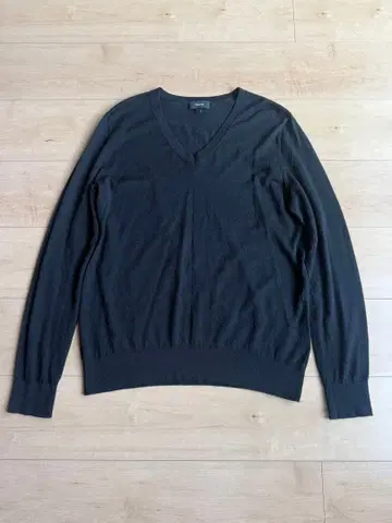 띠어리 블랙 V넥 스웨터 L 사이즈