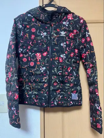 adidas 플로럴 다운 자켓