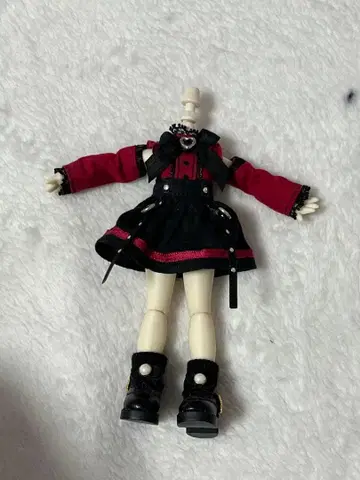 피코니모 P 본체 아웃핏 포함 빨간색