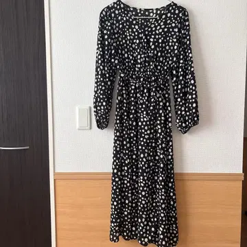 블랙 앤 화이트 물방울 패턴 롱 드레스