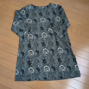 그레이 꽃무늬 칠부 소매 원피스