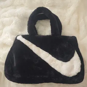 나이키 플리스 숄더백 블랙 화이트