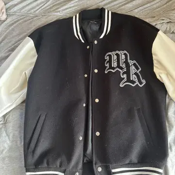 WR 로고 자수 바시티 자켓 블랙과 화이트