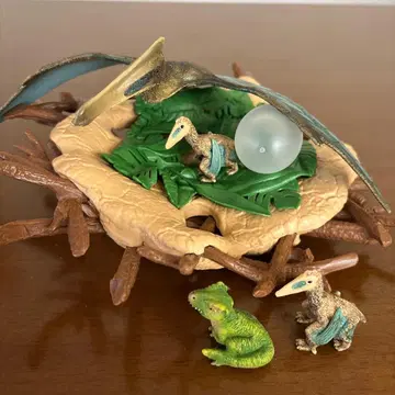 슐라이히 케찰코아틀루스 둥지 아기 증정