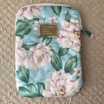 LOCATION 꽃무늬 퀼팅 파우치