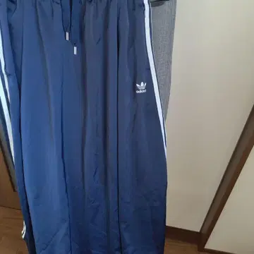 adidas 네이비 스트라이프 롱 스커트