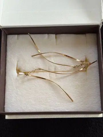 [ pepe ] 골드톤 롱 귀찌