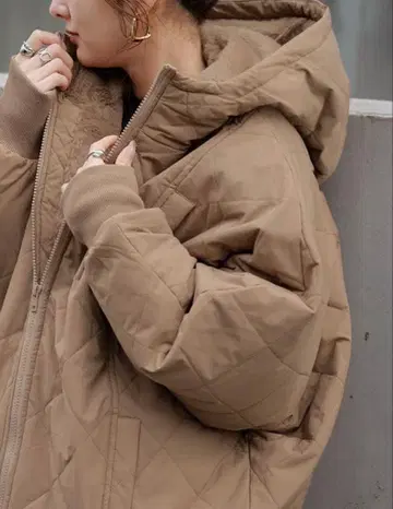 미사용 새상품 허그유 카키 안감 퍼 x 충전솜 x 발수 퀼팅 아우터