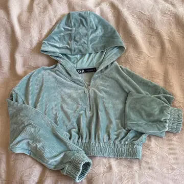 [ ZARA ] 민트 그린 크롭 후드티 XS