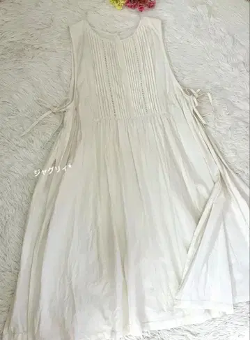 에이프런 원피스 사이드 열림 리본 화이트 레이어드