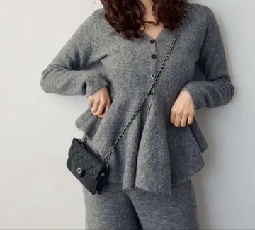 [ 새상품 미사용 ] 페플럼 니트 셋업 미라인 그레이 플라네 같은 형태