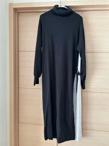 Ketty 롱 원피스 사이드 플리츠 절개 터틀넥