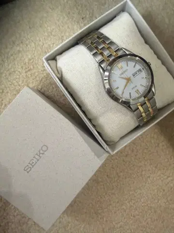 세이코 셀렉션 솔라 손목시계 SBPX085