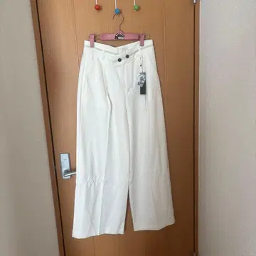 화이트 와이드 팬츠 투버튼