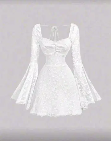 화이트 레이스 플레어 슬리브 드레스