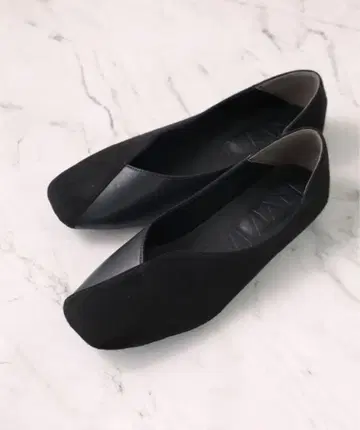 마시멜로 쿠션 발꿈치를 꺾을 수 있는 스퀘어토 절개 디자인 바부쉬