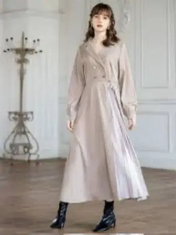 새틴 플리츠 절개 트렌치 원피스