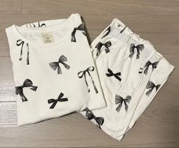 미사용 새상품 리본 무늬 상의 룸웨어 상하의 세트 젤라또피케 화이트