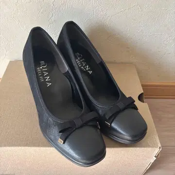 DIANA 블랙 하이힐 펌프스