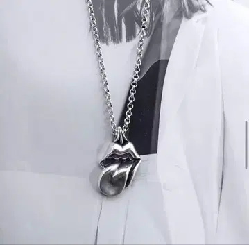 실버 벨벳 목걸이 롤링 스톤스 모티브