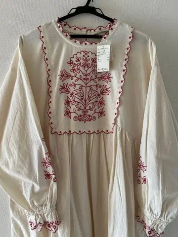 사만사 모스모스 배색 자수 원피스