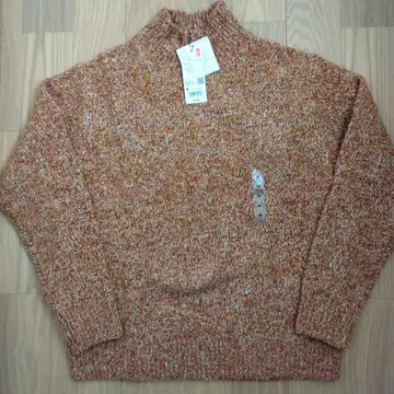 유니클로 x JW 앤더슨 수플레얀 모크넥 스웨터