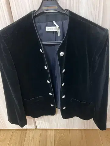 콜디아 벨로아 나폴레옹 자켓 블랙 광택