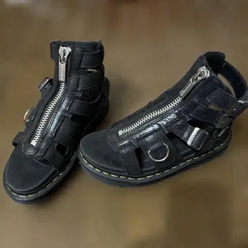 닥터마틴 블랙 가죽 통굽 샌들