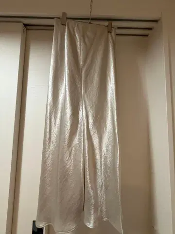 거의 새상품 스픽 앤 스팬 화이트 골드 새틴 롱 스커트
