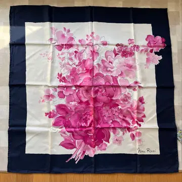 니나리치 스카프