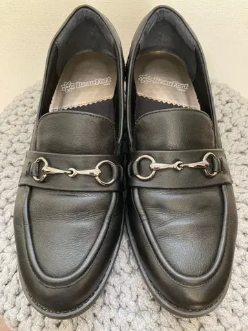 BearPort 비트 장식 블랙 로퍼