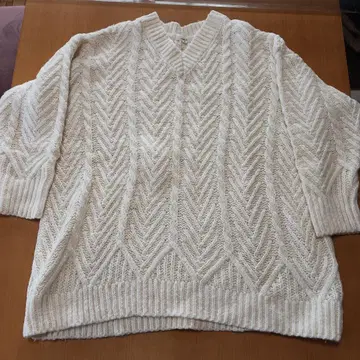 studio CLIP 화이트 V넥 스웨터 M