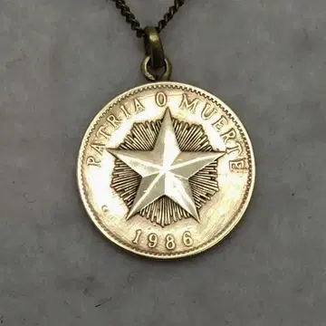 쿠바의 스타 코인 목걸이