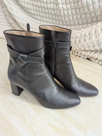 다이애나 블랙 가죽 부티 25cm