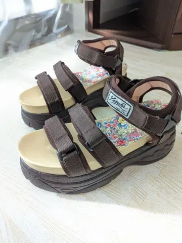 요스케 브라운 샌들 벨크로 스트랩