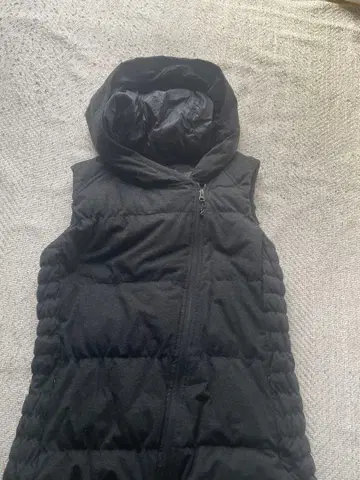 블랙 후드 부착 다운 베스트 여성용