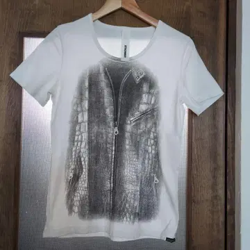 ATTACHMENT 크로커다일 패턴 T셔츠