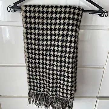 하운드투스 체크 패턴 캐시미어 스톨