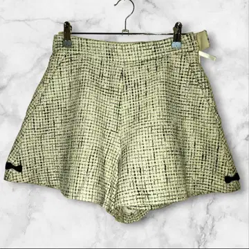 본 멜 쓰리 아이보리 트위드 플레어 숏 팬츠 S