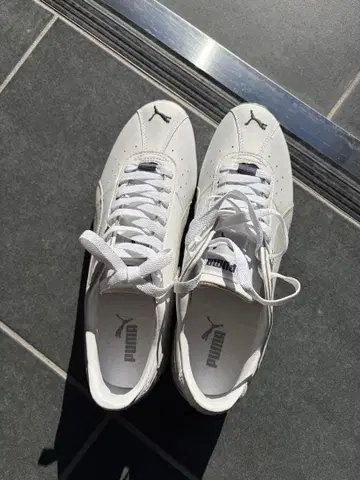 Puma 화이트 스니커즈