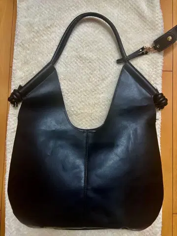 블랙 가죽 숄더백