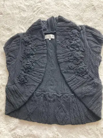 Bel Paci 블랙 꽃 모티브 니트 가디건 반팔 볼레로