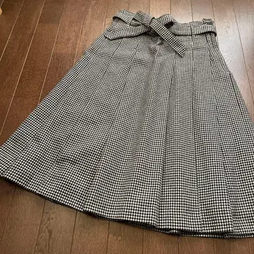 콩트와르 데코토니에 체크 무늬 스커트