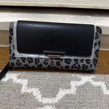 레오파드 무늬 장지갑
