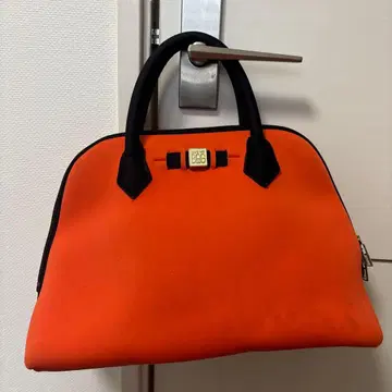 오렌지 컬러 패브릭 소재 핸드백